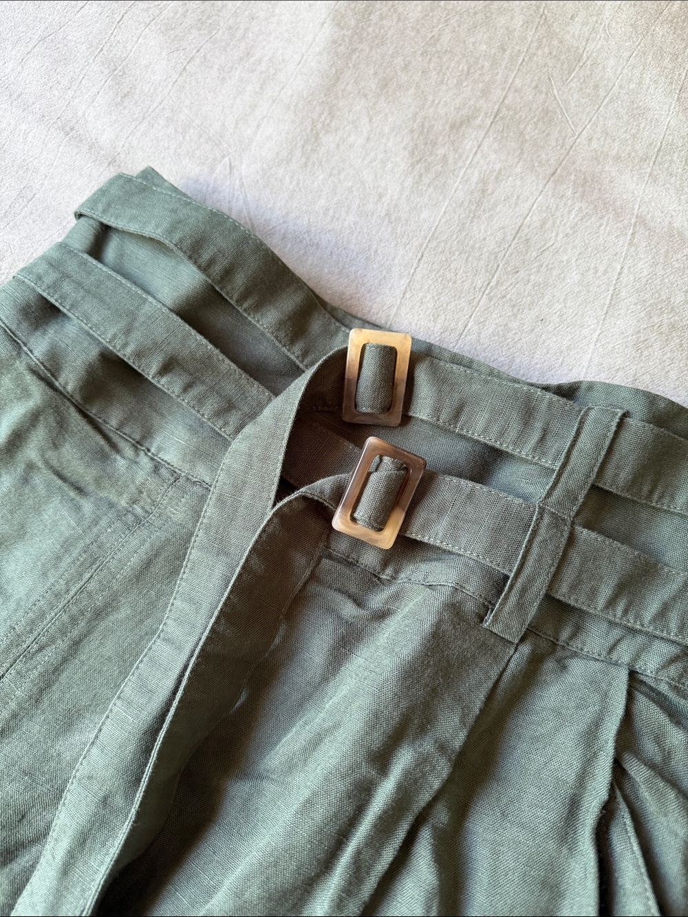 Darling High-Waist Olive Green Pleated Midi Skirt with Belt - Picture 2 of 3
